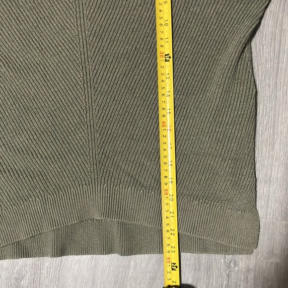 Abercrombie & Fitch Sweater - Picture 13 of 14